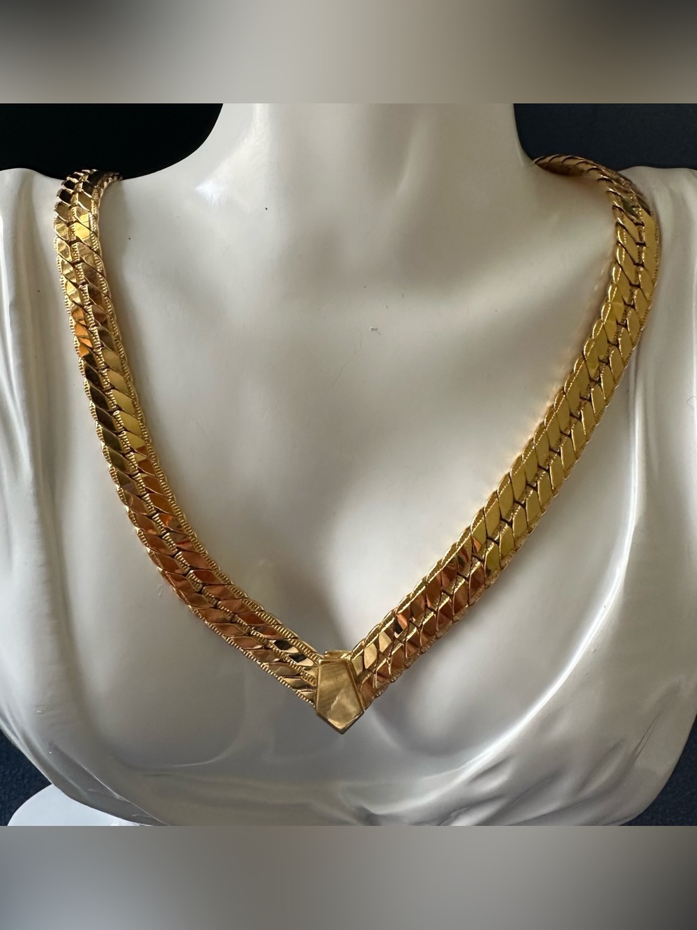 NAPIER Vintage Signed Napier Gold Tone V Neck Herringbone Necklace